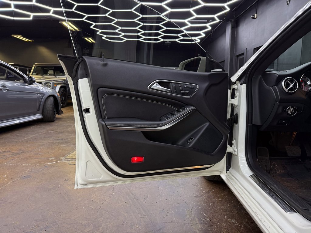 Used 2016 Mercedes-Benz CLA 250 image 12