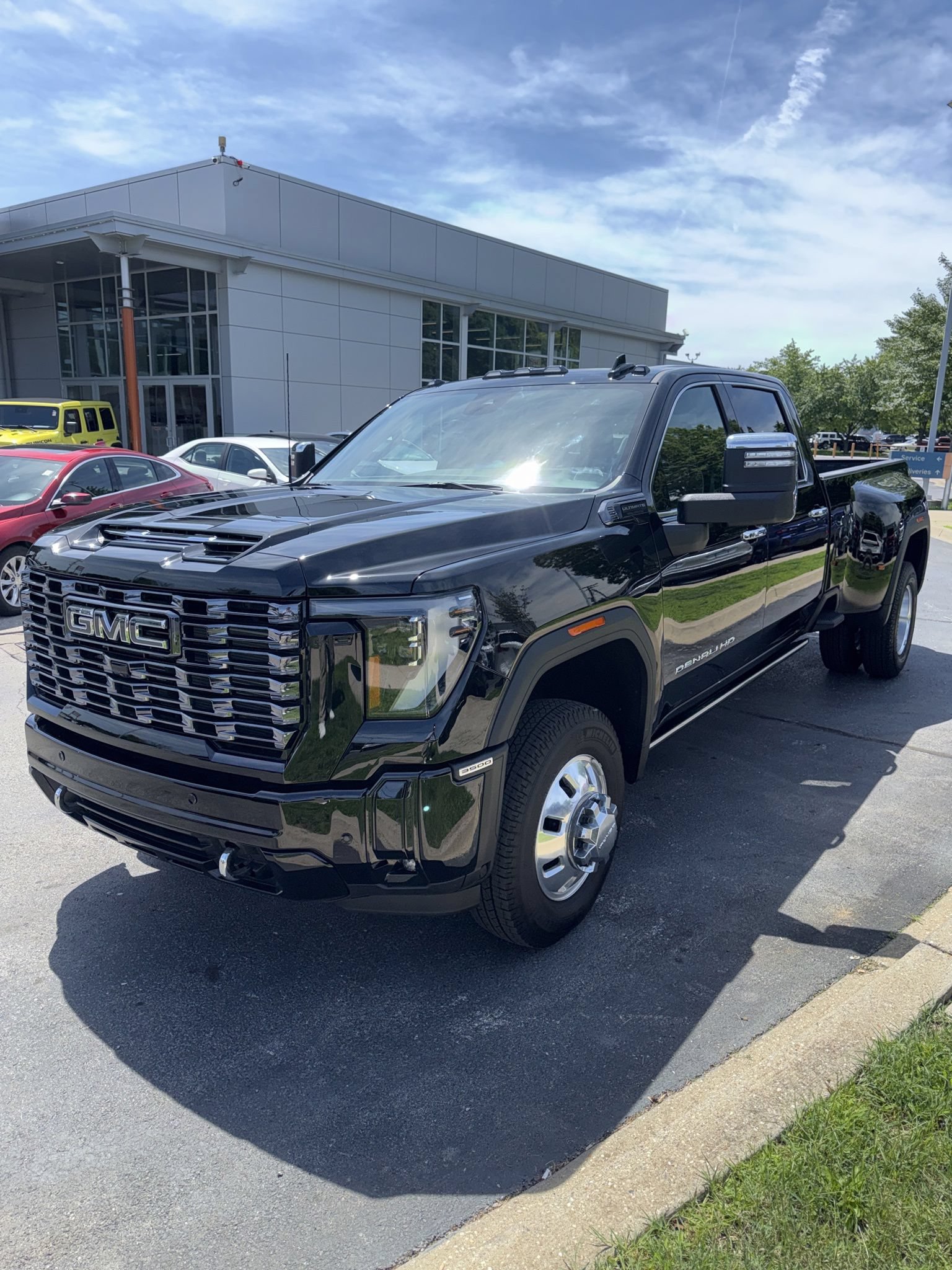 Used 2026 GMC Sierra 3500 Denali Ultimate AWD/4WD image 3
