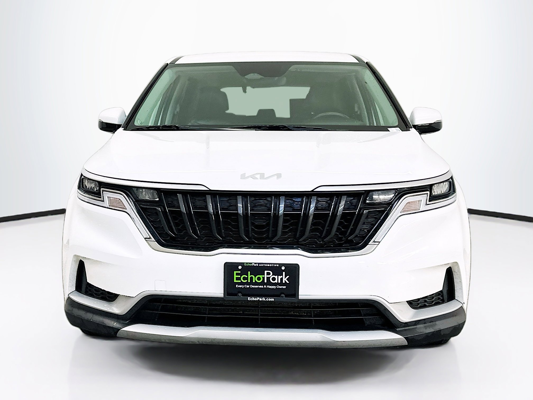 Used 2024 Kia Carnival LX image 2