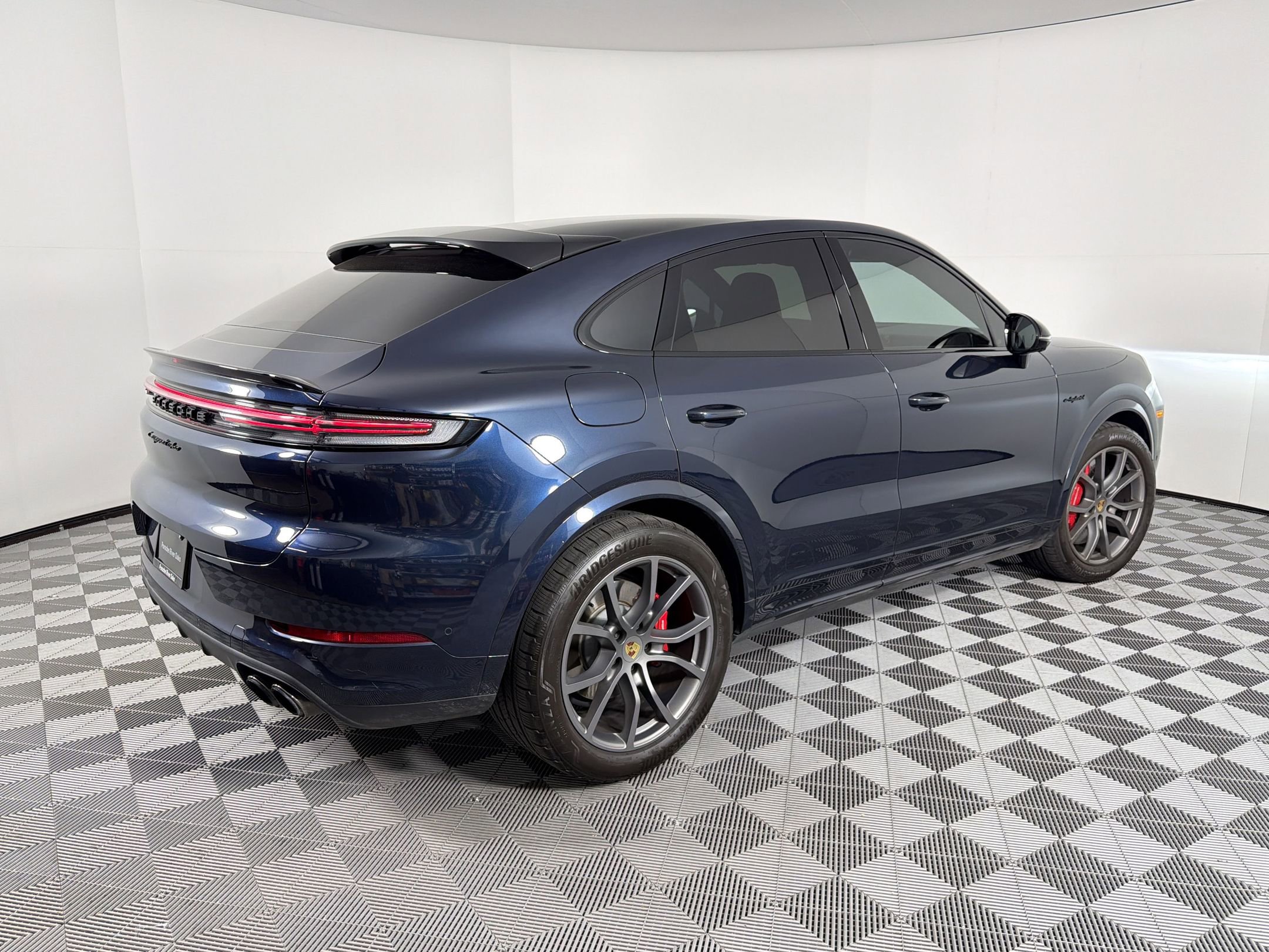 Certified 2024 Porsche Cayenne Turbo AWD/4WD image 9