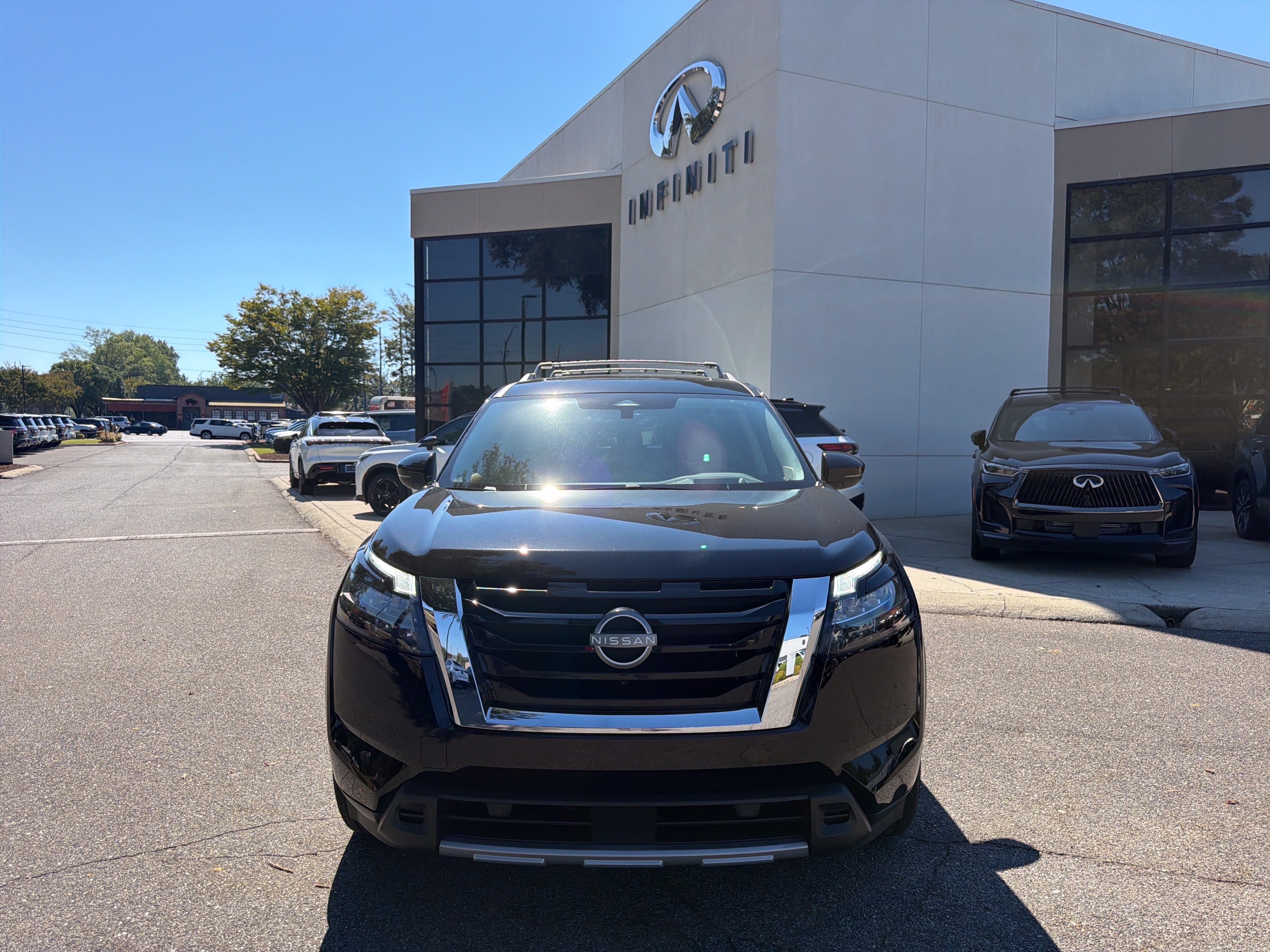 Used 2025 Nissan Pathfinder Platinum w/ Cargo Package FWD image 3
