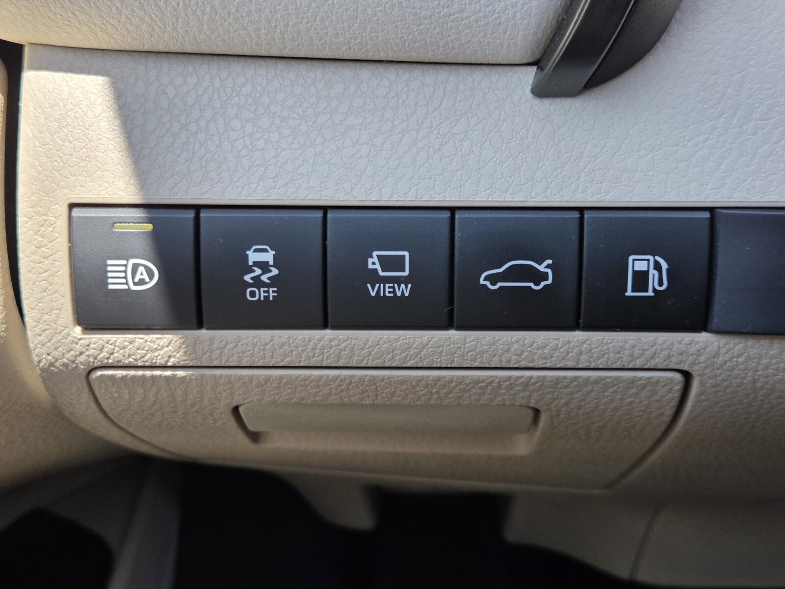 Used 2018 Toyota Camry XLE w/ Audio Package FWD image 18