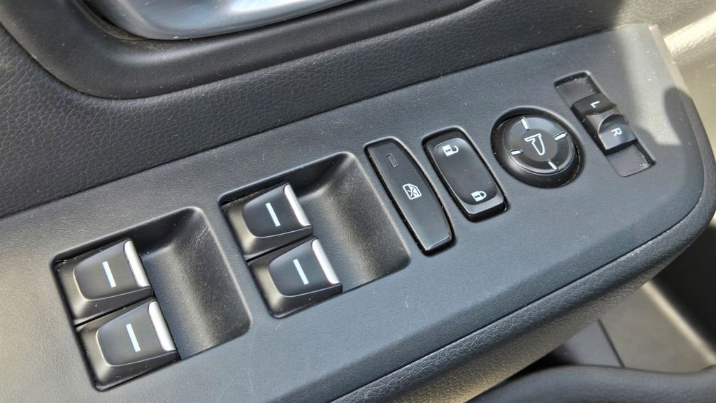 Used 2025 Honda Pilot EX-L image 16