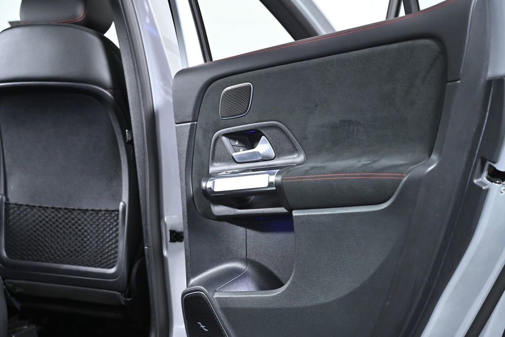 Used 2022 Mercedes-Benz GLB 35 AMG 4MATIC image 38