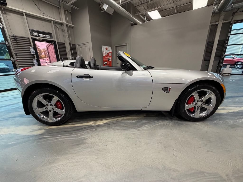 Used 2008 Pontiac Solstice GXP w/ Premium Package RWD image 24