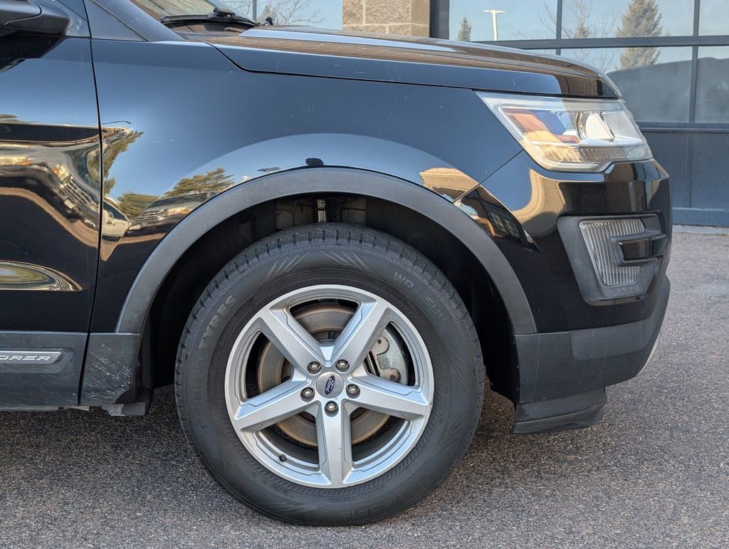 Used 2016 Ford Explorer XLT w/ Equipment Group 202A image 9