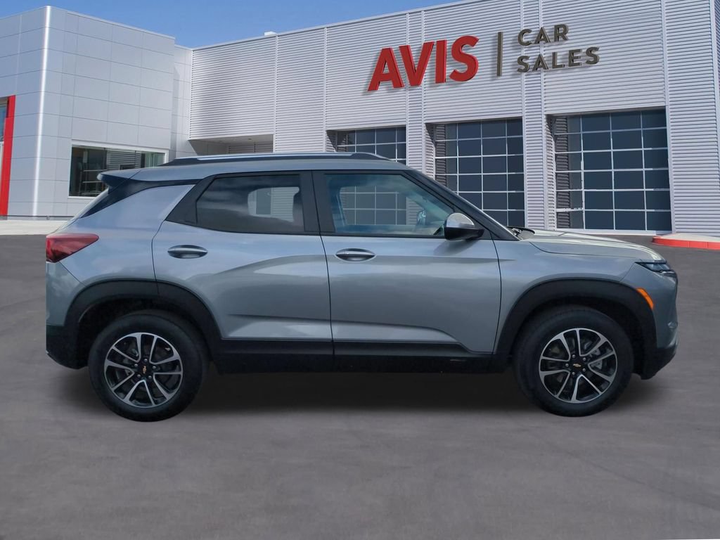 Used 2025 Chevrolet TrailBlazer LT AWD/4WD image 5
