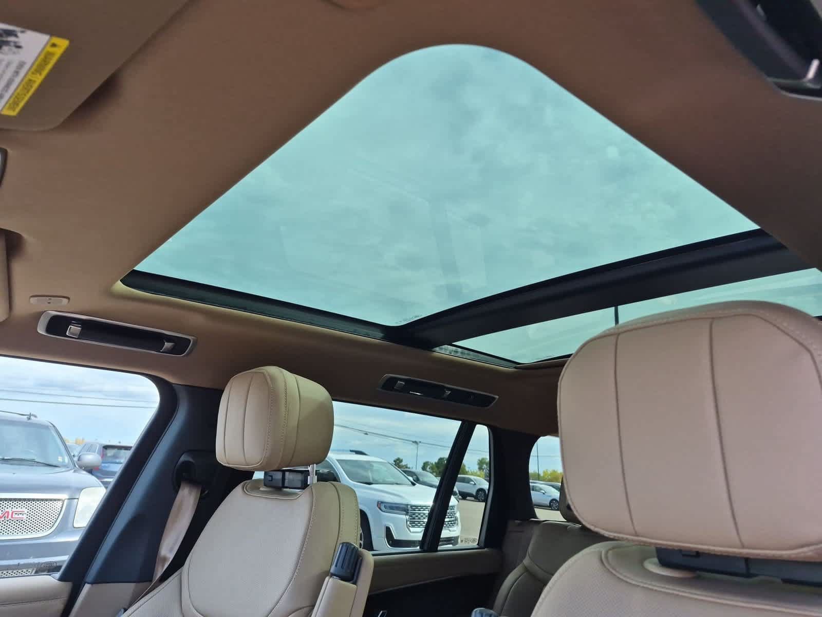 New 2027 Land Rover Range Rover Long Wheelbase SE AWD/4WD image 18