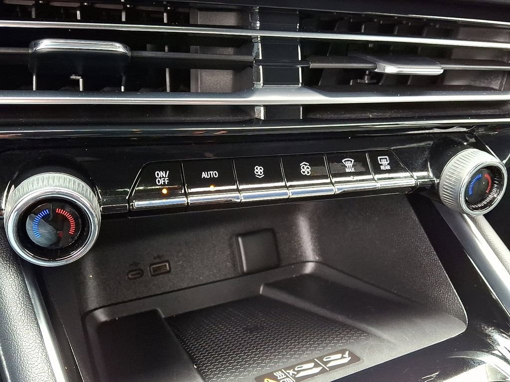 Used 2025 Chevrolet Traverse Z71 w/ Driver Confidence Package image 15