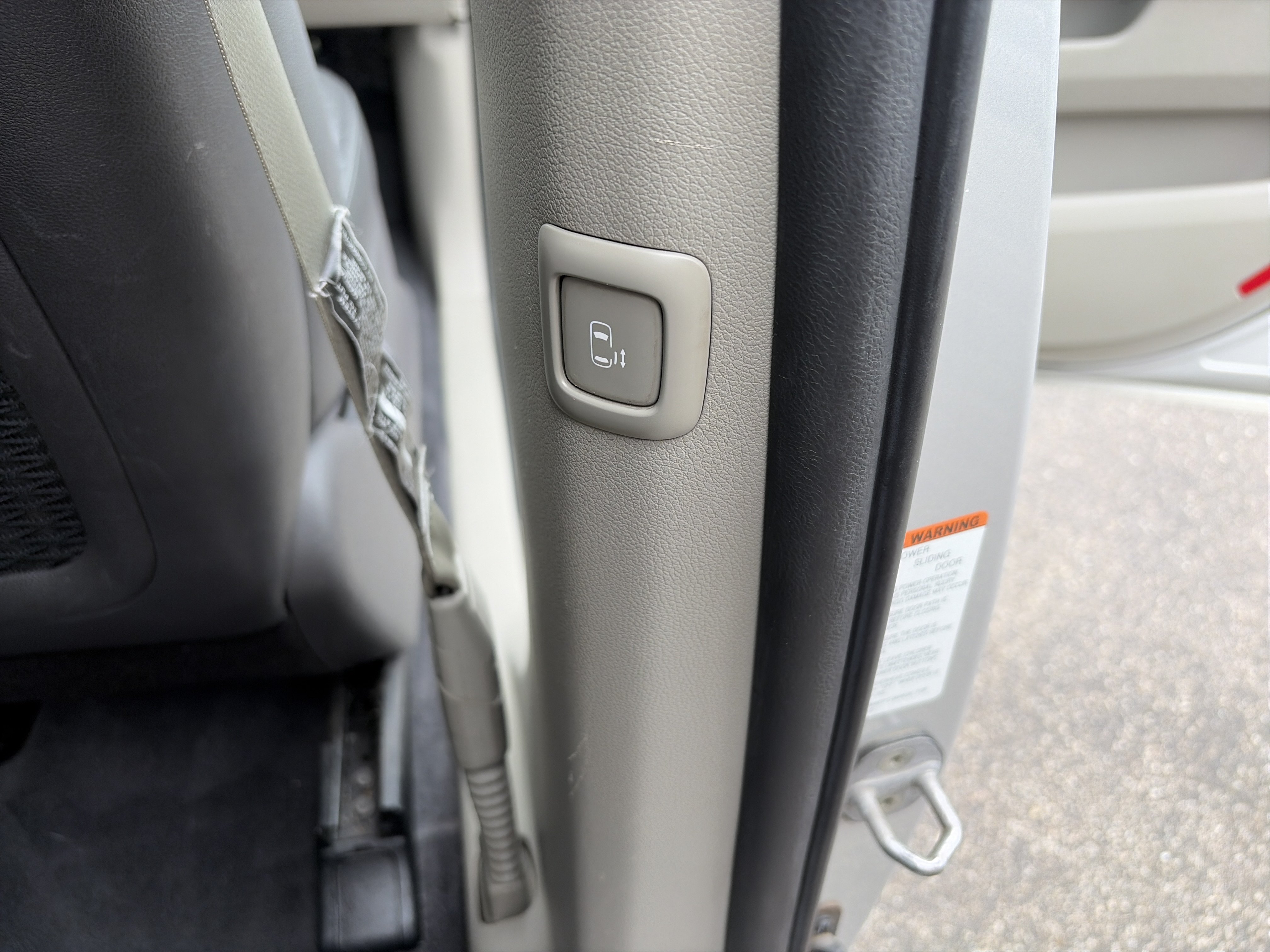 Used 2017 Kia Sedona LX w/ LX Essentials Premium Package FWD image 17