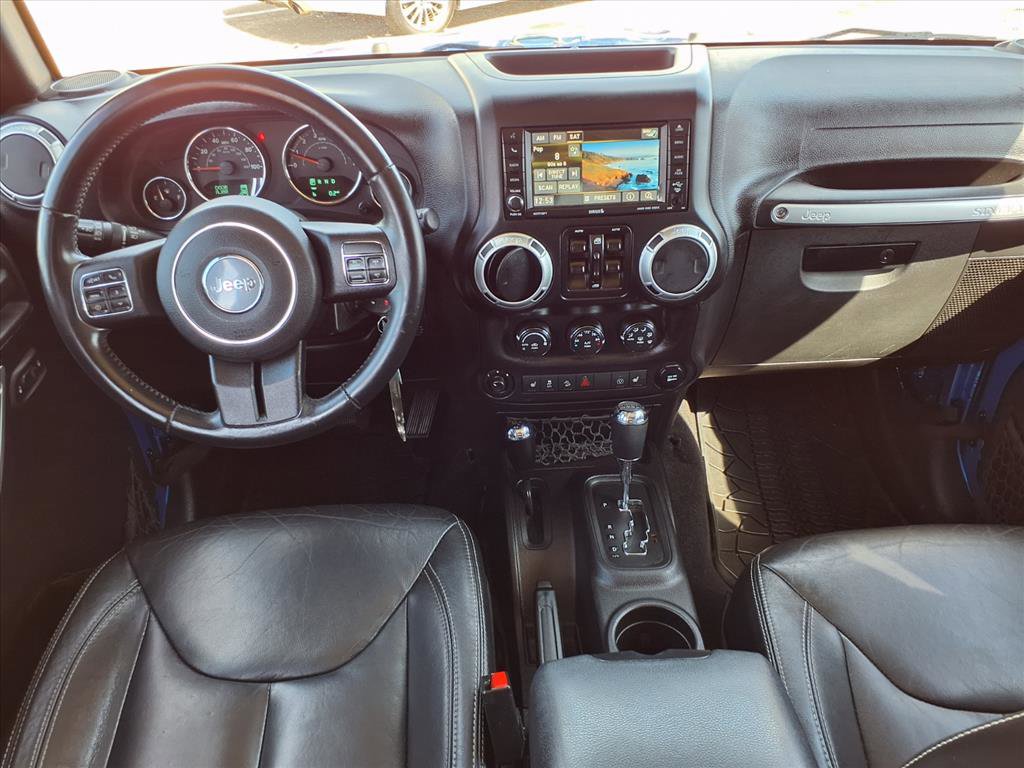 Used 2015 Jeep Wrangler Unlimited Sahara w/ Connectivity Group image 4