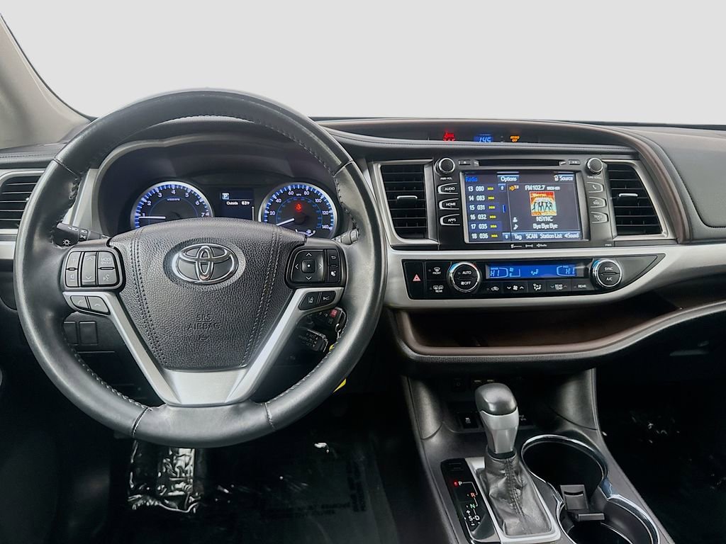 Used 2019 Toyota Highlander Plus AWD/4WD image 24