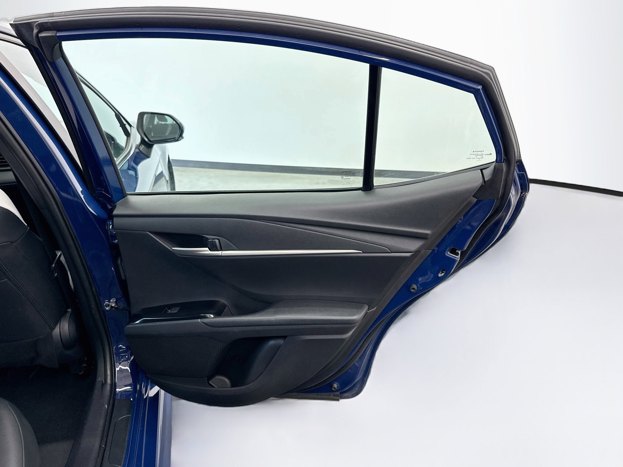 Used 2025 Toyota Camry SE FWD image 31