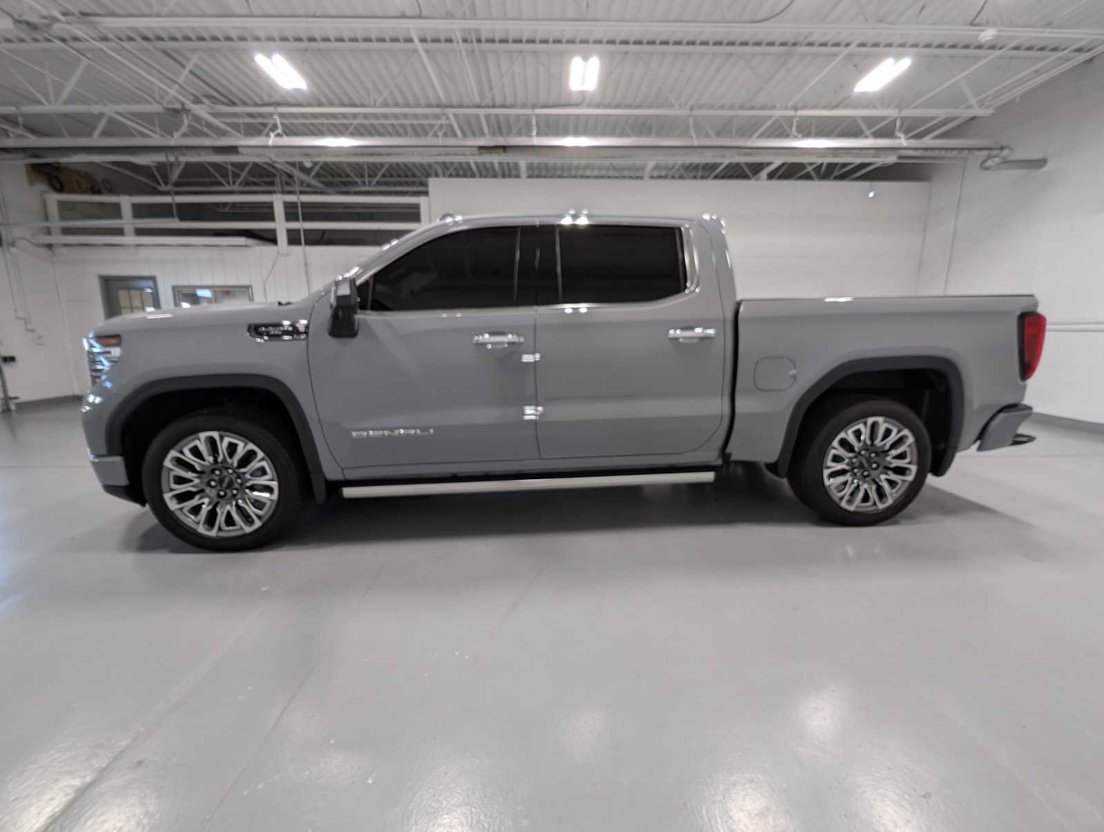 Certified 2025 GMC Sierra 1500 Denali Ultimate AWD/4WD image 12