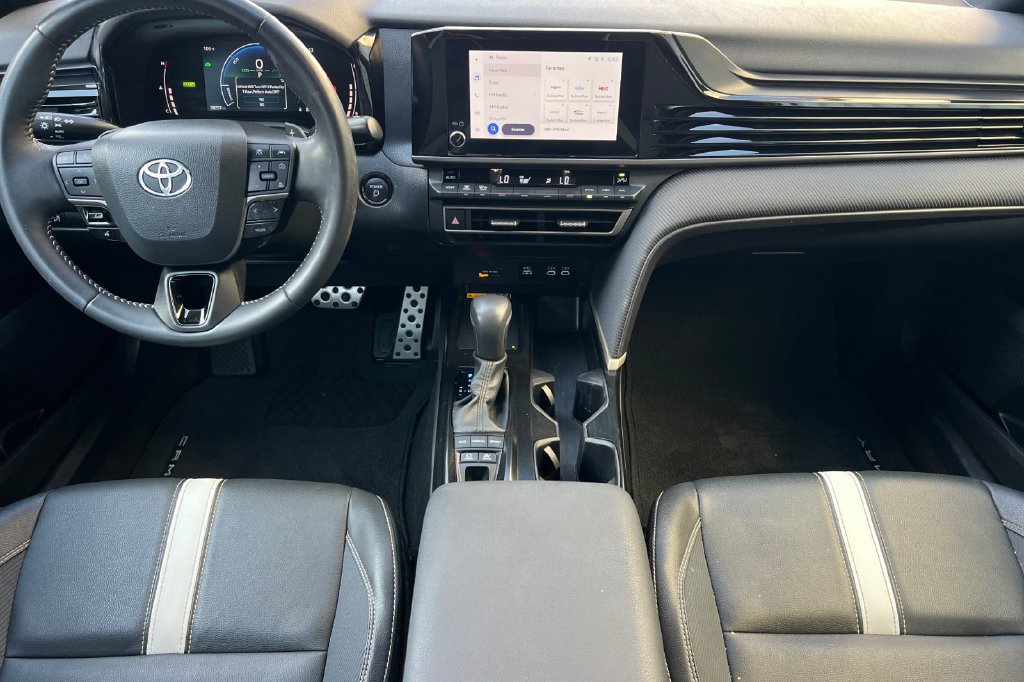 Used 2025 Toyota Camry SE FWD image 13