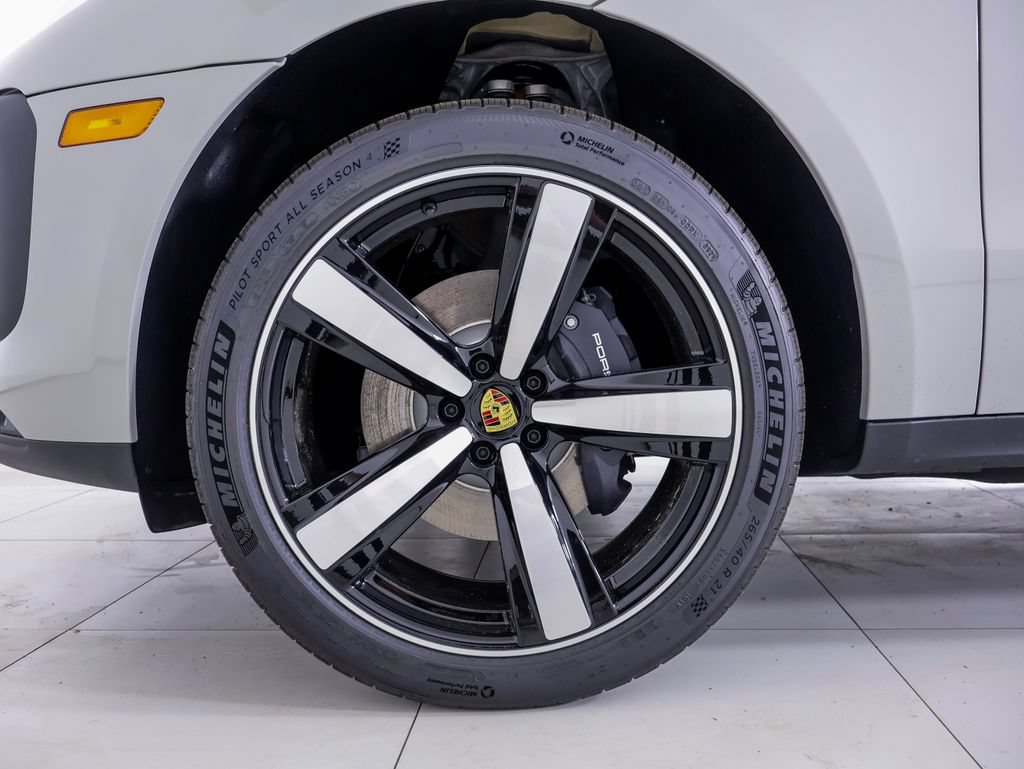 New 2026 Porsche Macan AWD/4WD image 26