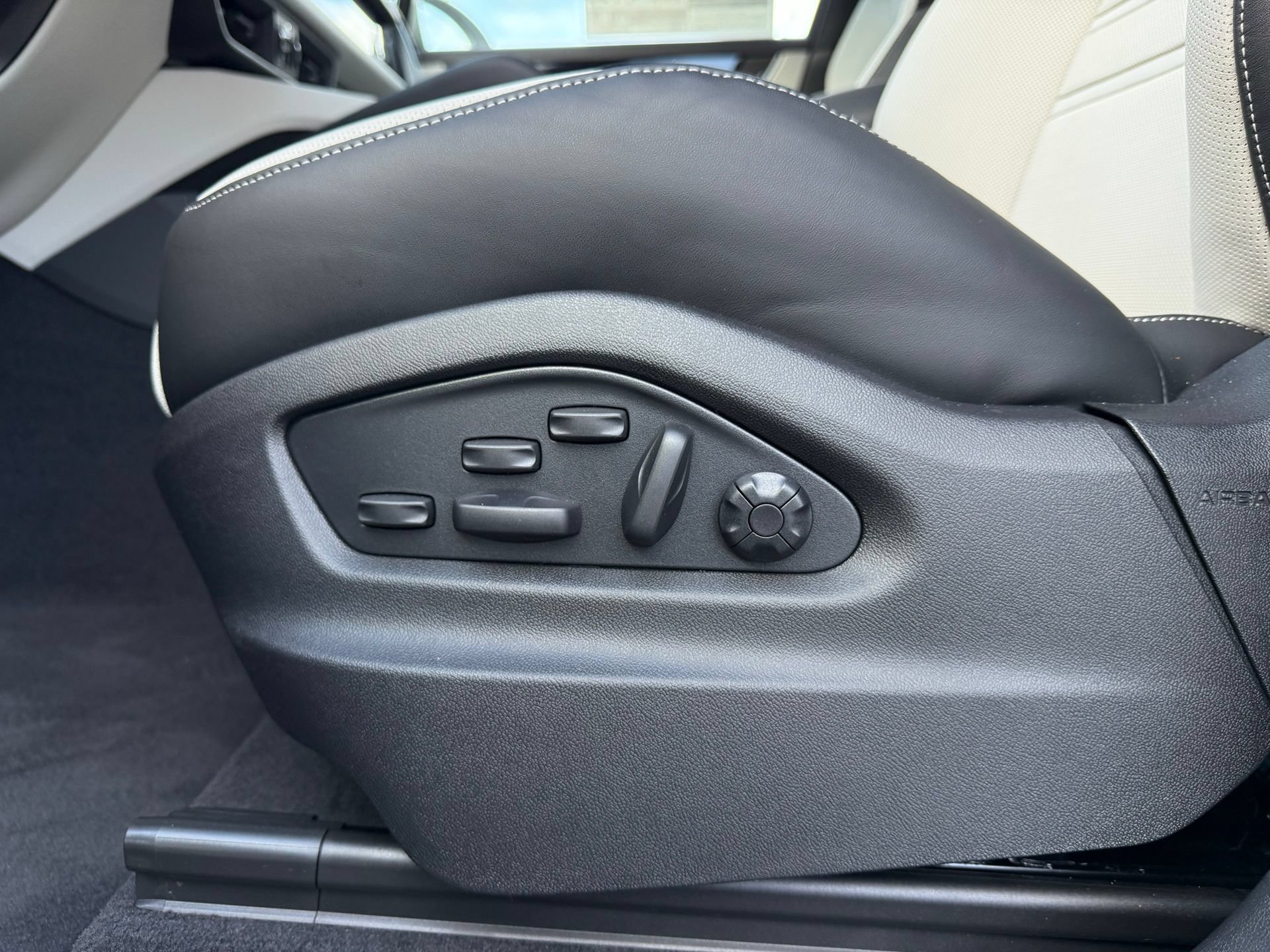 New 2026 Porsche Cayenne Turbo AWD/4WD image 31