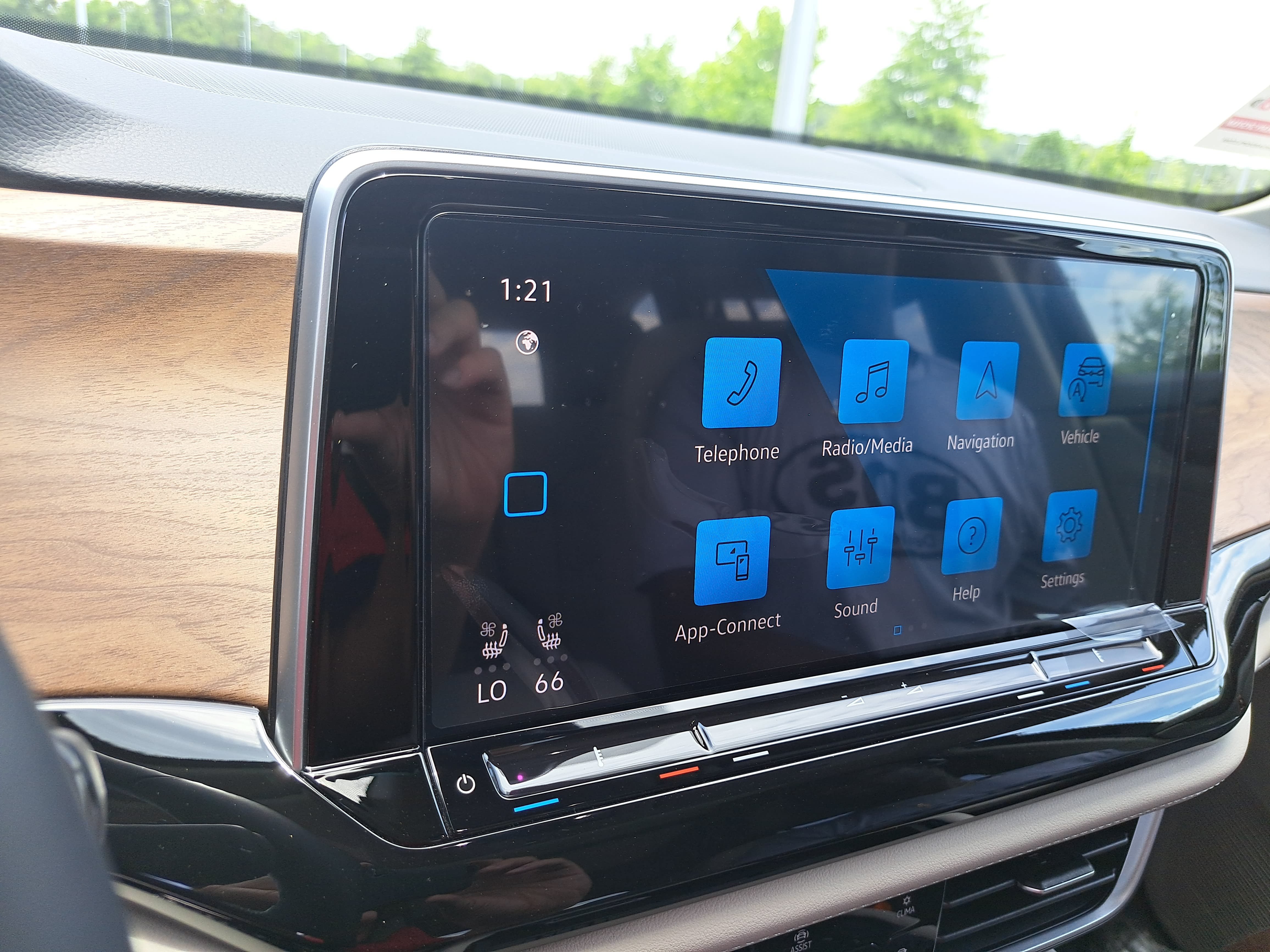 New 2026 Volkswagen Atlas SE FWD image 23