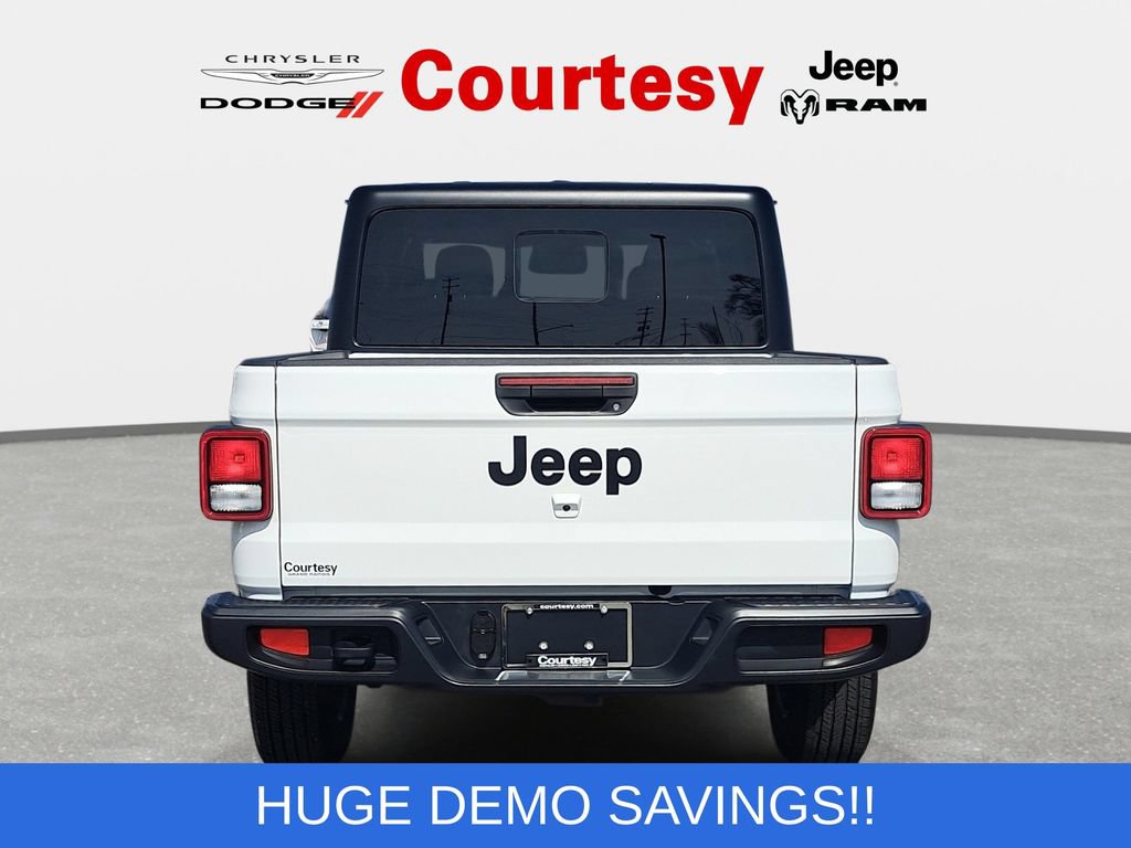 New 2026 Jeep Gladiator Sport AWD/4WD image 3