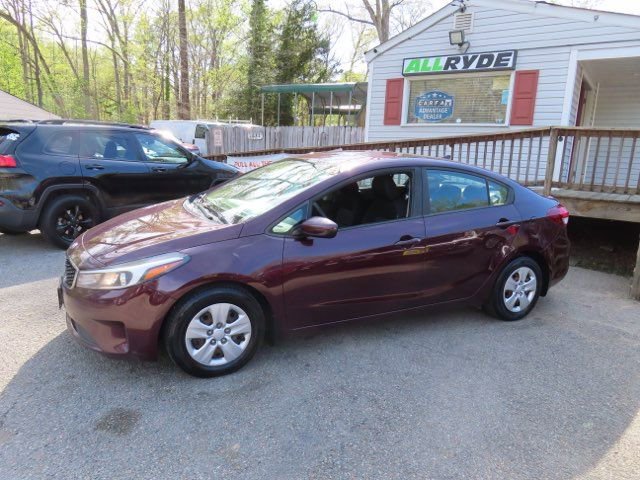 Used 2017 Kia Forte LX image 1
