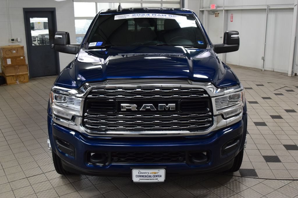 Used 2024 RAM 5500 4x4 Crew Cab image 2