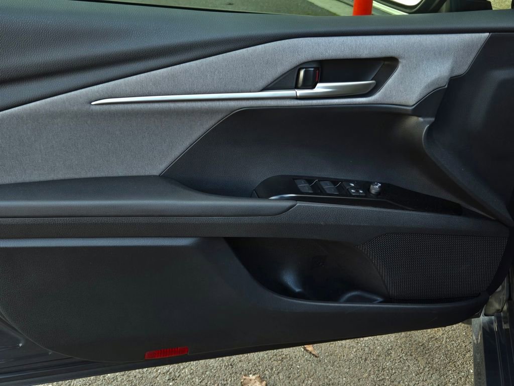 Used 2025 Toyota Camry LE image 10