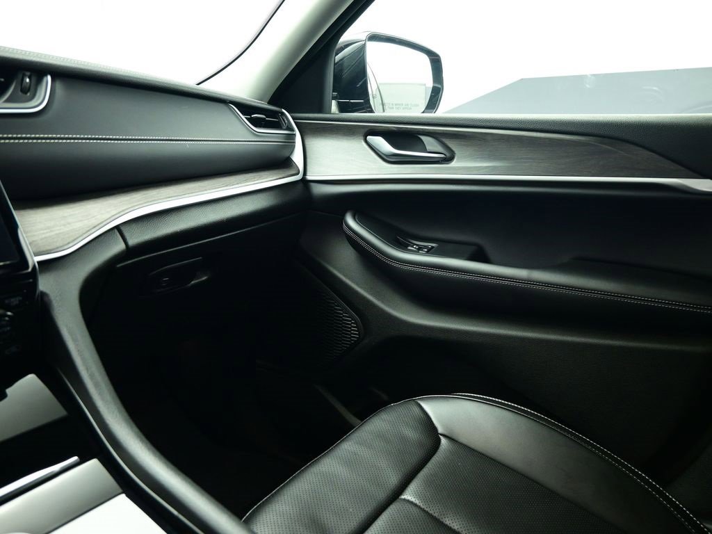 Used 2024 Jeep Grand Cherokee L Limited w/ Luxury Tech Group II image 22