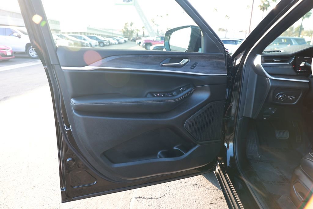 New 2025 Jeep Grand Cherokee Limited image 11