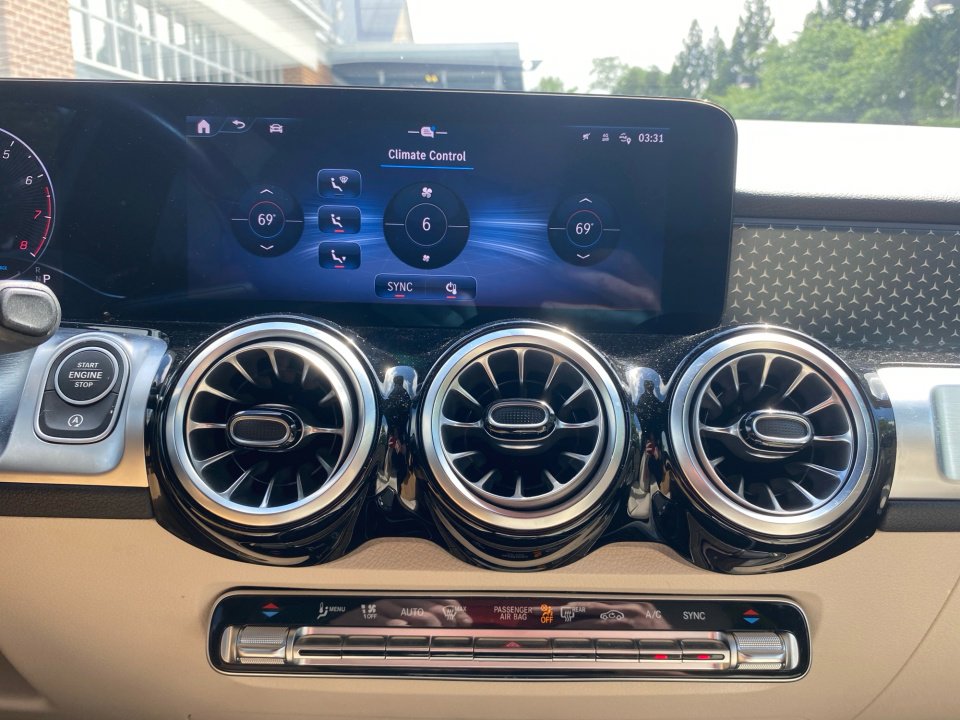 Certified 2025 Mercedes-Benz GLB 250 image 18