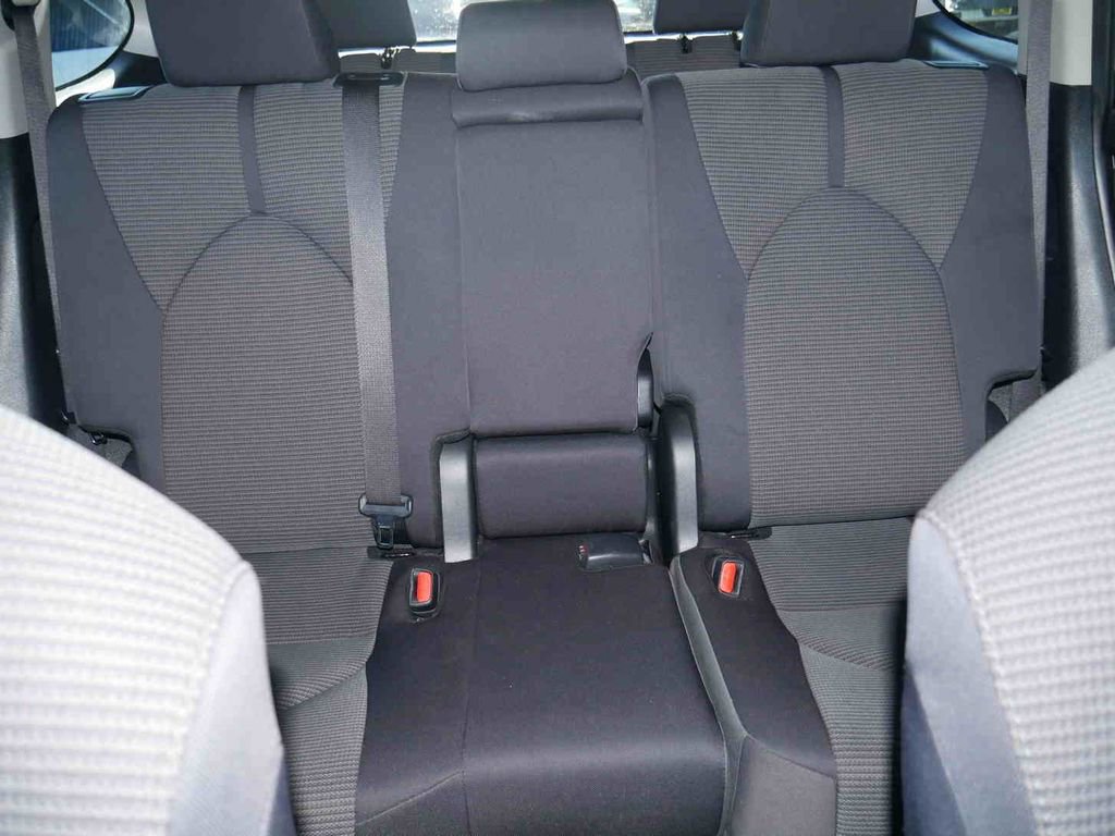 Used 2024 Toyota Highlander LE image 35