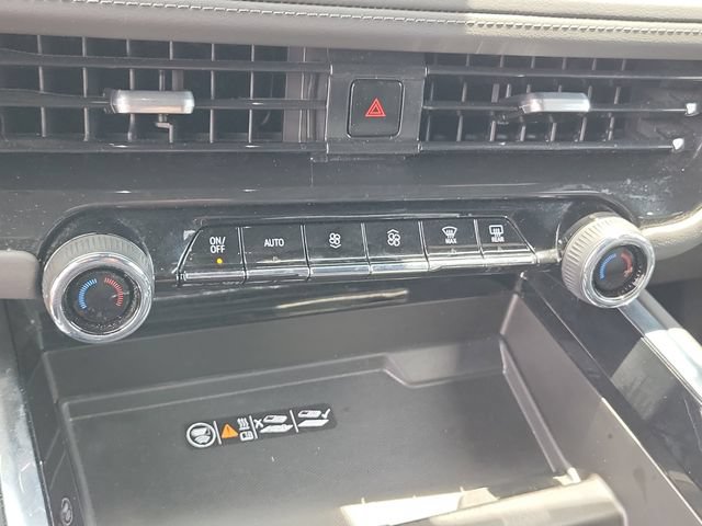 Certified 2025 Chevrolet Suburban Z71 AWD/4WD image 38