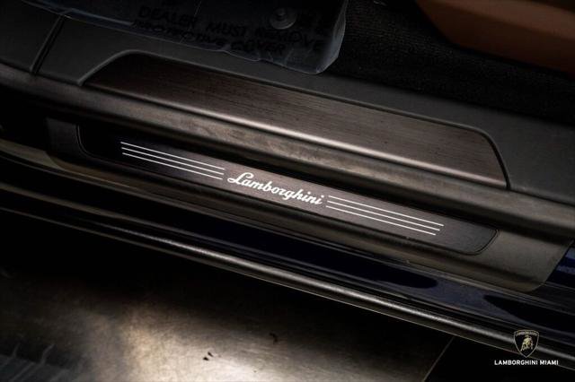 Used 2025 Lamborghini Urus SE image 22