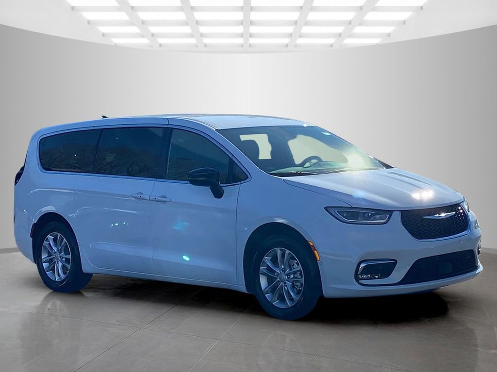 New 2026 Chrysler Pacifica Select image 5