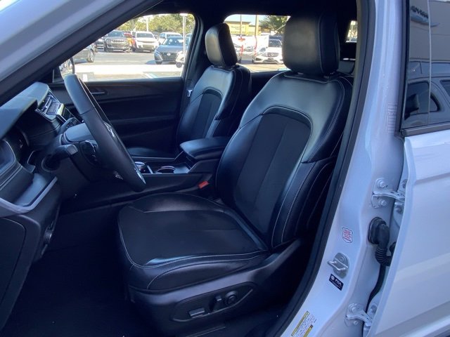 Used 2024 Jeep Grand Cherokee L Laredo image 13