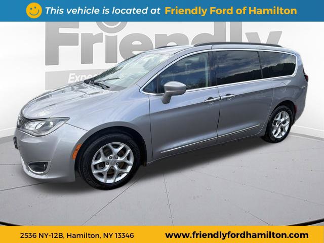 Used 2017 Chrysler Pacifica Touring-L w/ Tire & Wheel Group FWD image 2