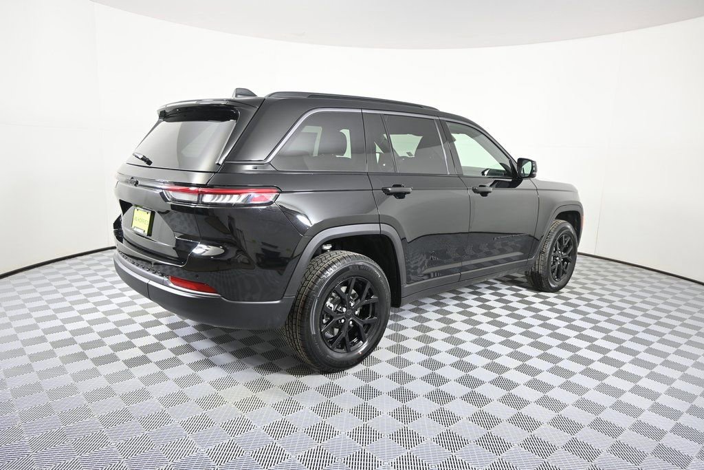 New 2026 Jeep Grand Cherokee Laredo image 6