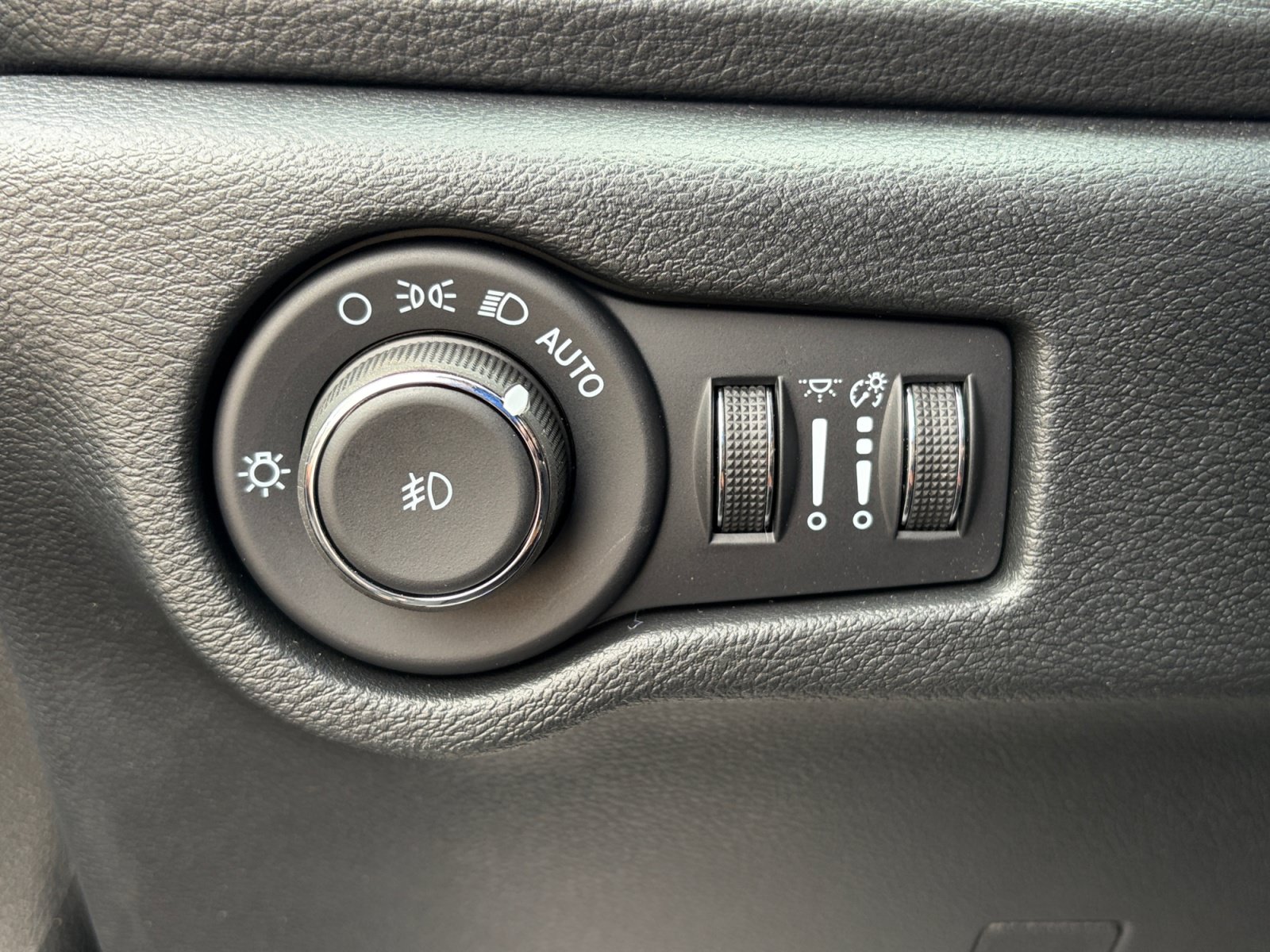 New 2026 Chrysler Pacifica Pinnacle AWD/4WD image 35