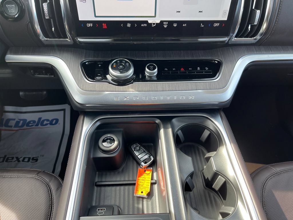 New 2026 Ford Expedition Platinum w/ Platinum Ultimate Package AWD/4WD image 18