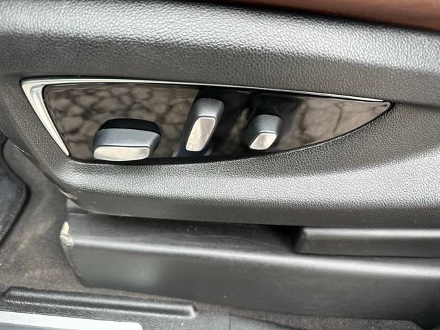 Used 2019 Cadillac Escalade Luxury AWD/4WD image 29