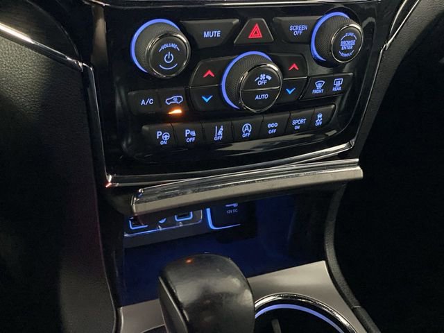 Used 2020 Jeep Grand Cherokee Overland AWD/4WD image 23