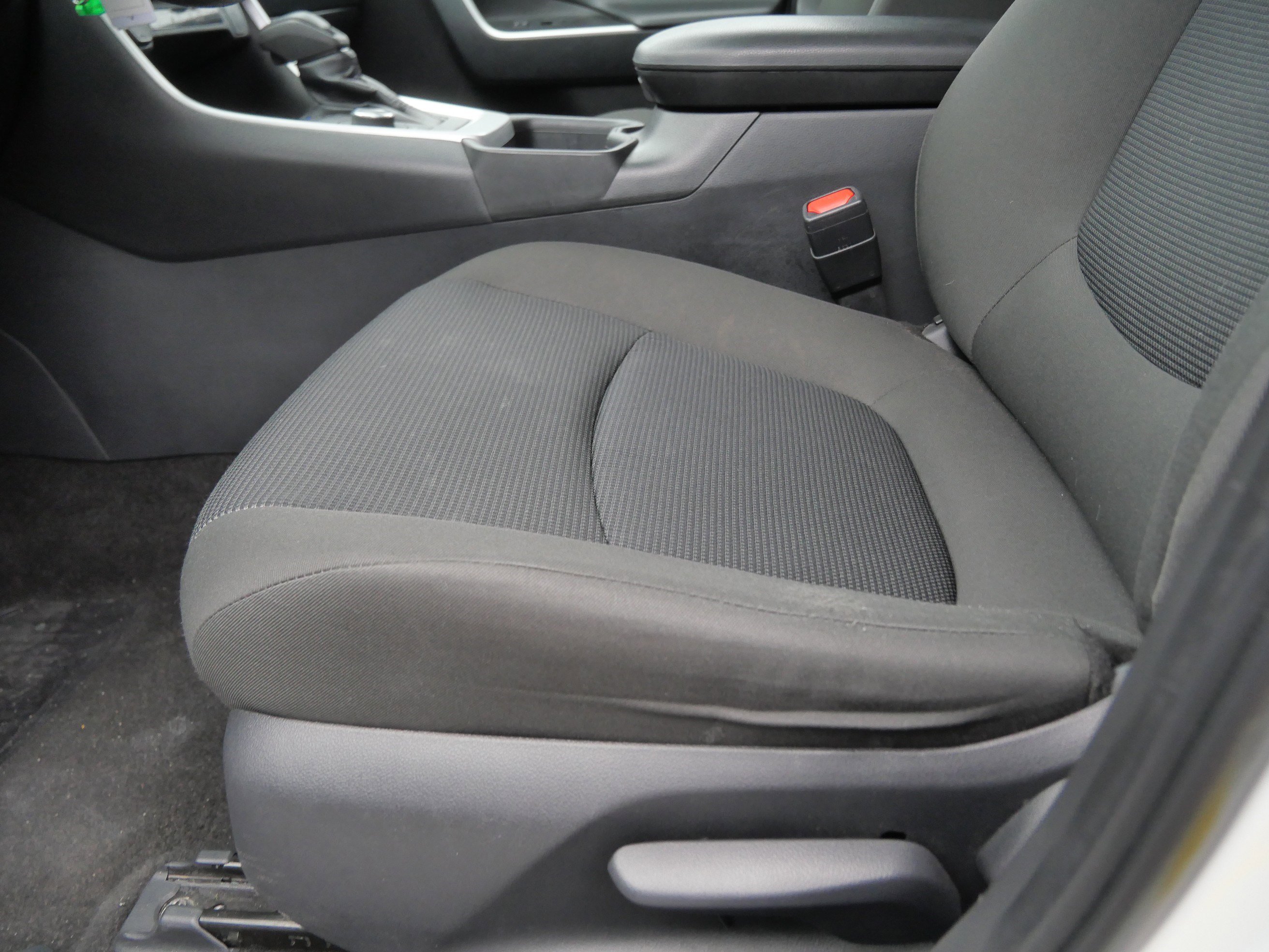 Certified 2025 Toyota RAV4 LE image 21