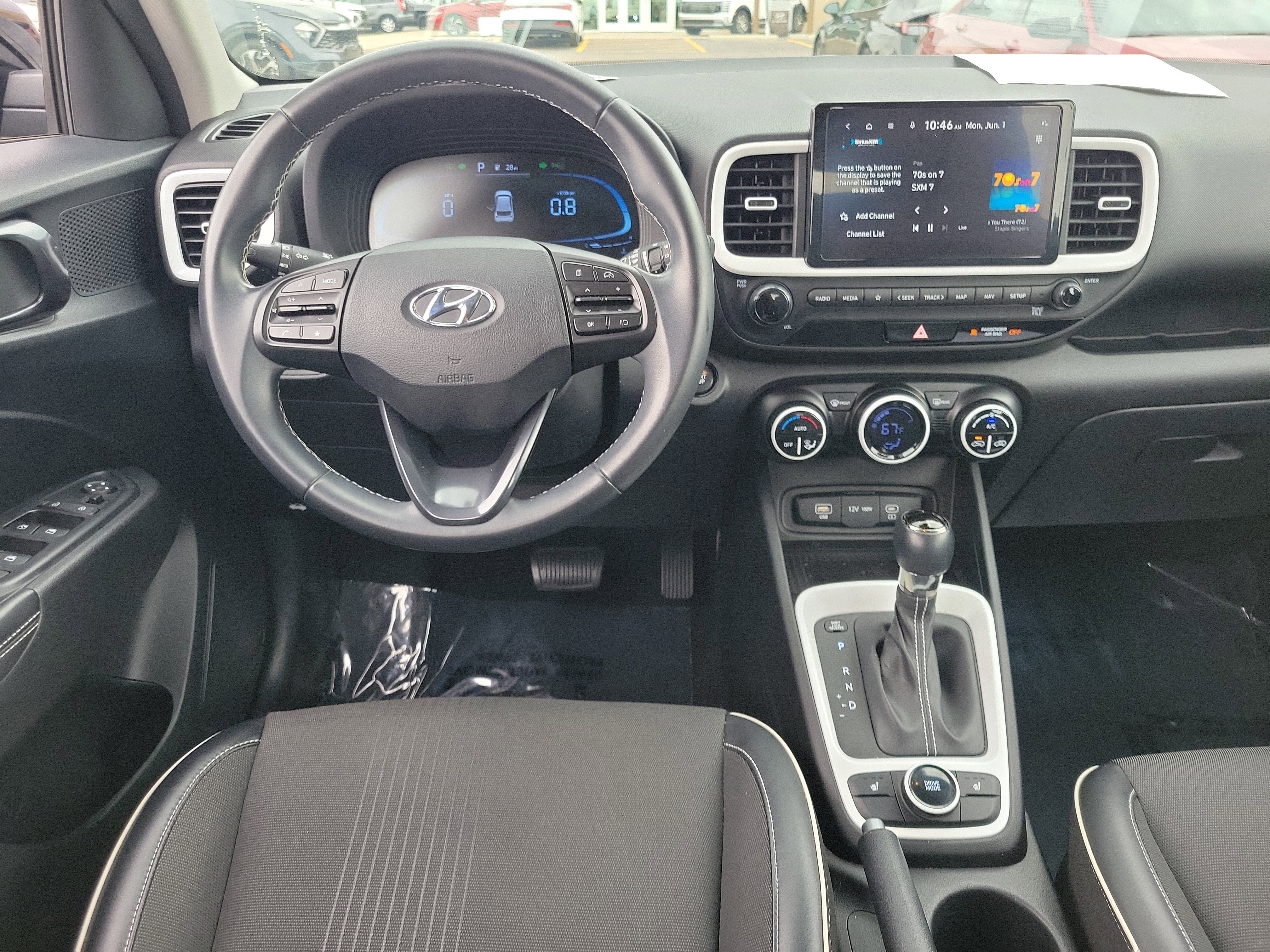 Used 2023 Hyundai Venue Limited FWD image 10