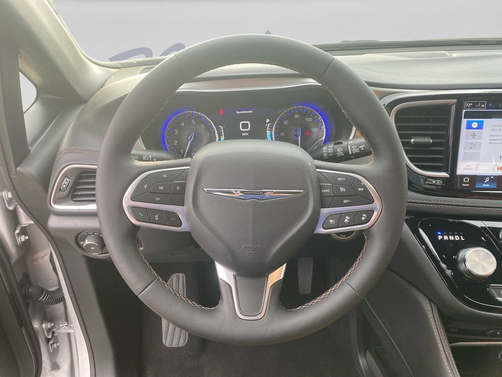Used 2024 Chrysler Pacifica Pinnacle FWD image 19