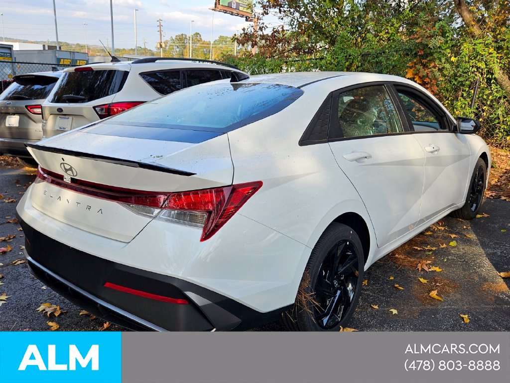 Used 2026 Hyundai Elantra Sport FWD image 7
