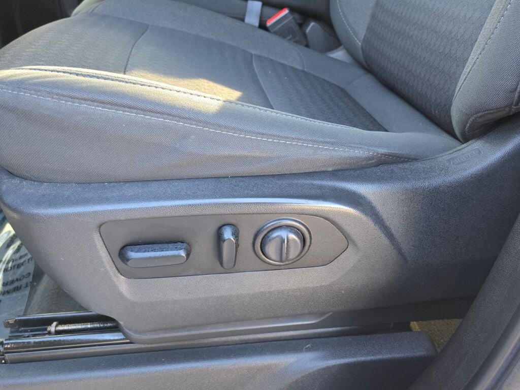 Used 2021 Chevrolet Silverado 1500 LT image 19