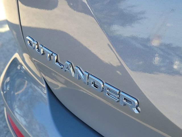 New 2026 Mitsubishi Outlander SE image 9