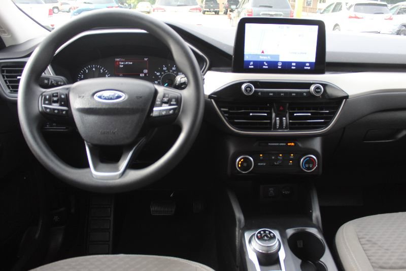 Used 2022 Ford Escape SE w/ SE Sport Appearance Package image 12