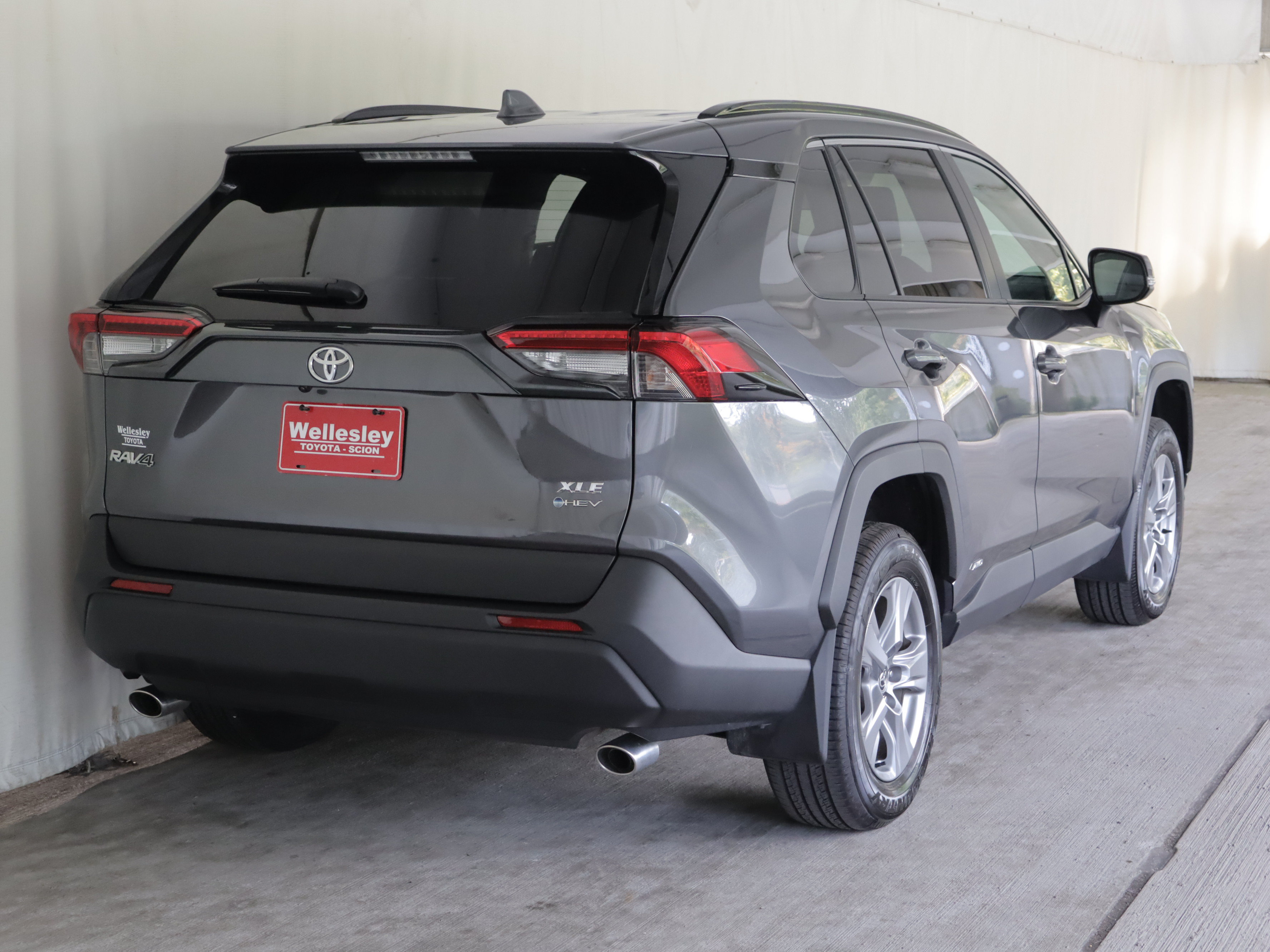 Used 2025 Toyota RAV4 XLE AWD/4WD image 6
