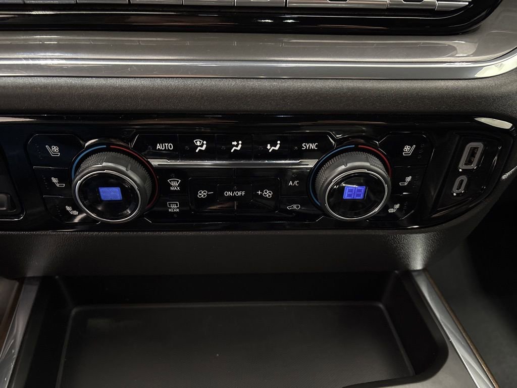 Used 2024 Chevrolet Silverado 1500 High Country w/ Technology Package AWD/4WD image 22
