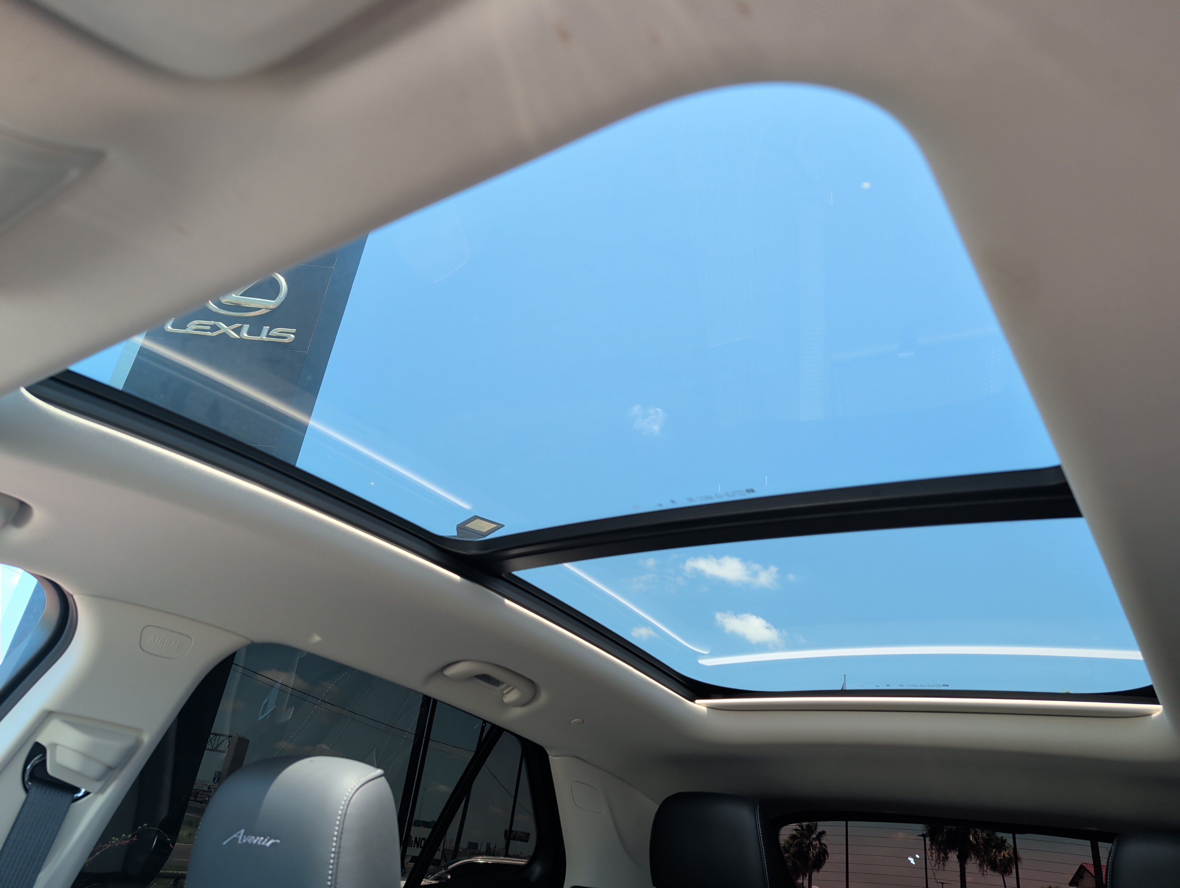 Used 2023 Buick Envision Avenir AWD/4WD image 23